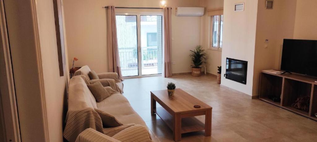 Comfortable Apartment Close To The Airport Spáta 외부 사진